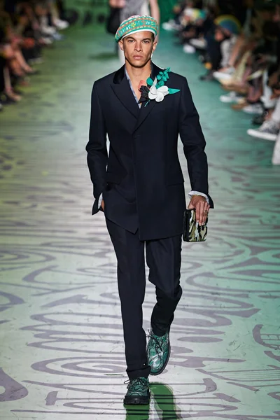 Look 40